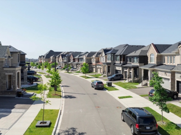 Ivy Rouge Oakville by Rosehaven Homes - Streetscape & Exterior Rendering at Sixth Line & Burnhamthorpe