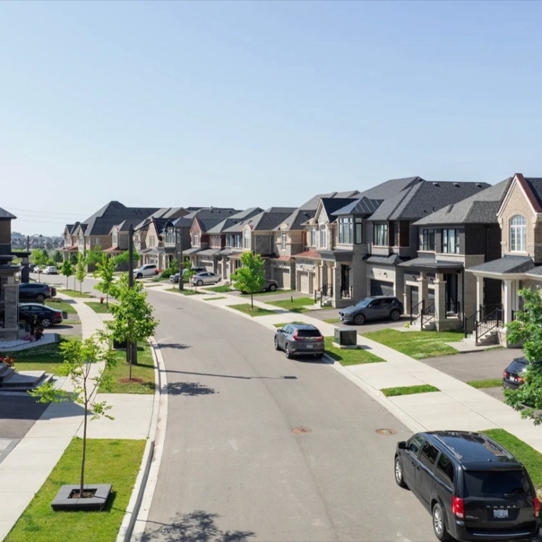 Ivy Rouge Oakville by Rosehaven Homes - Streetscape & Exterior Rendering at Sixth Line & Burnhamthorpe